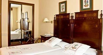 Iberia Plaza America Hotel 2*