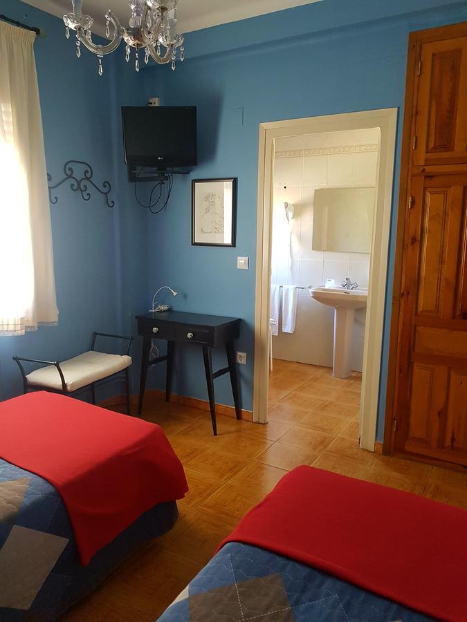 De La Val Hotel *