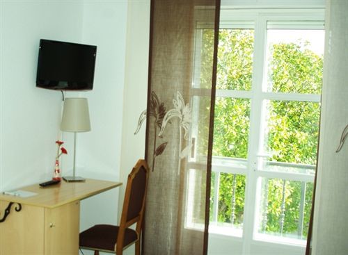 Mediante Hotel *