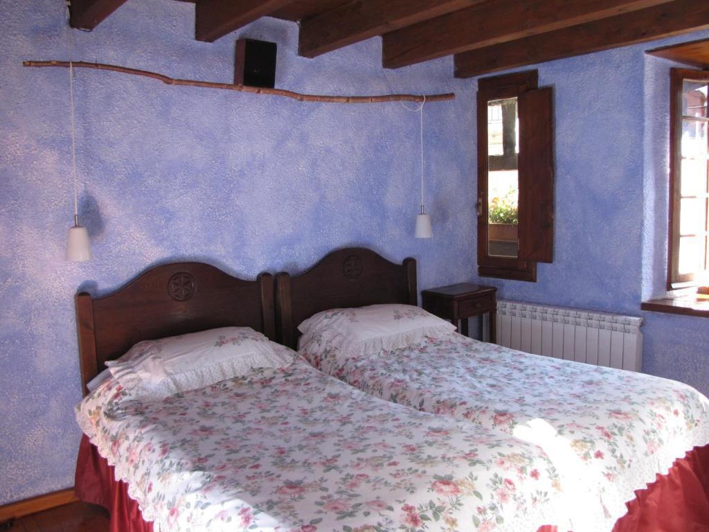 Hostal Placa Guest house Garos