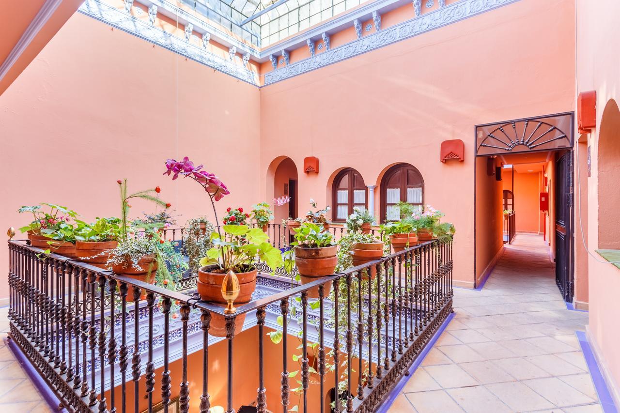 Patio De La Alameda