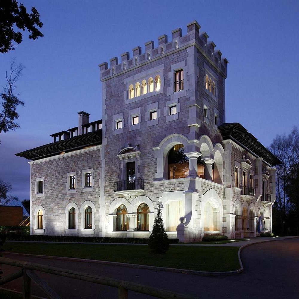 Castillo Del Bosque La Zoreda Hotel