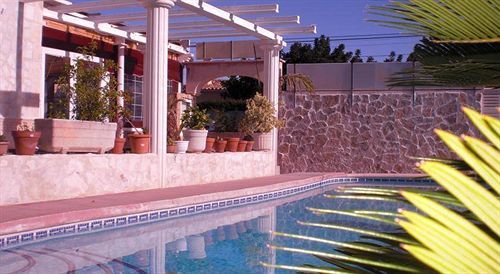 Residencial La Paloma Pensión 3*