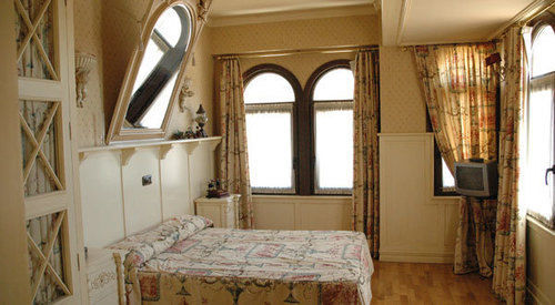 Juan Carlos I Hotel