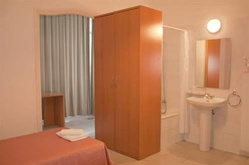 Residencia Mundial Hotel *