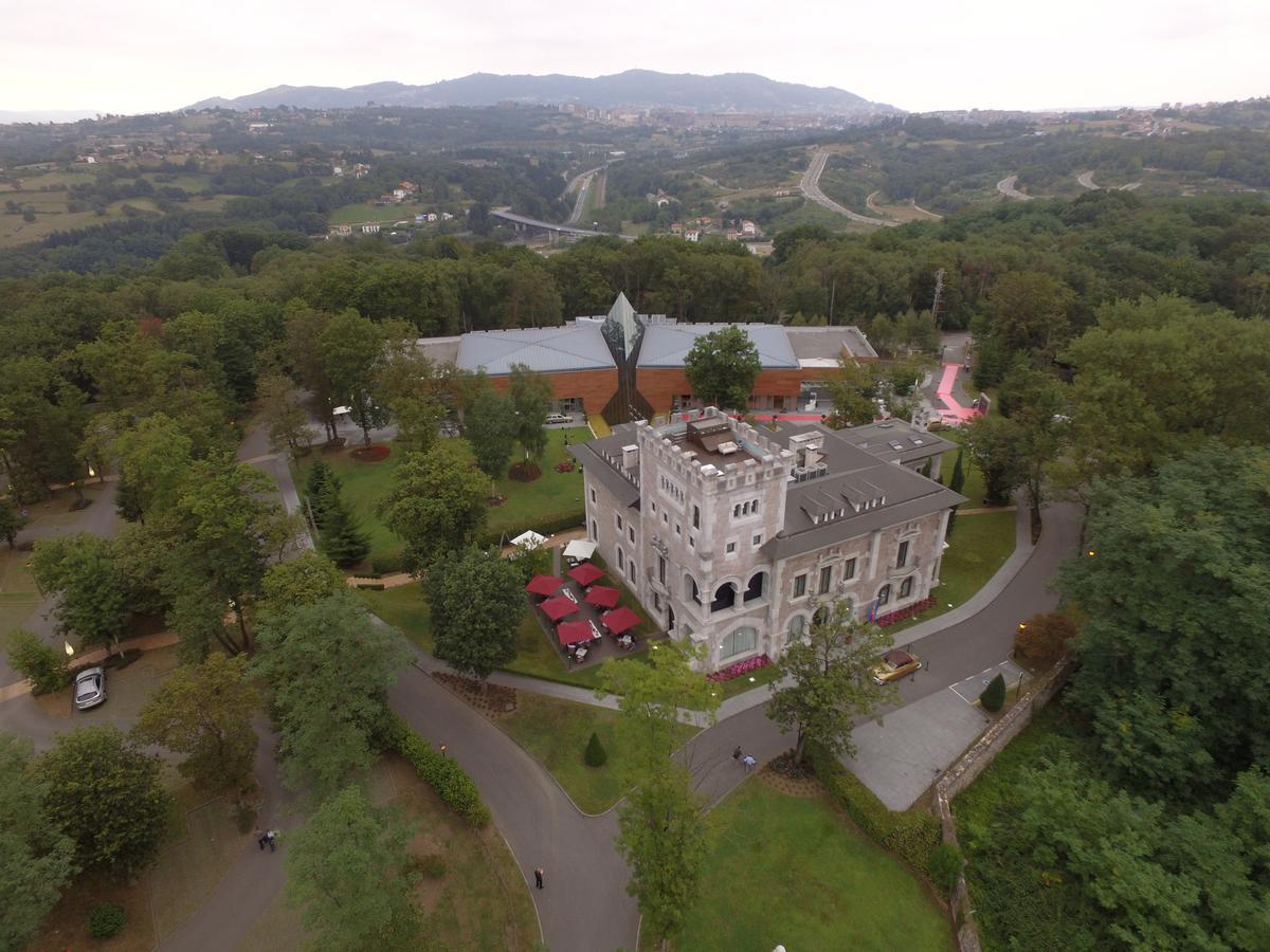 Castillo Del Bosque La Zoreda Hotel