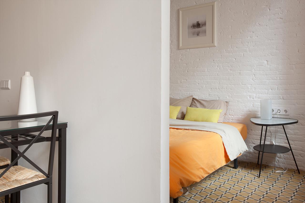 Borrell - Near Ramblas Apartment *