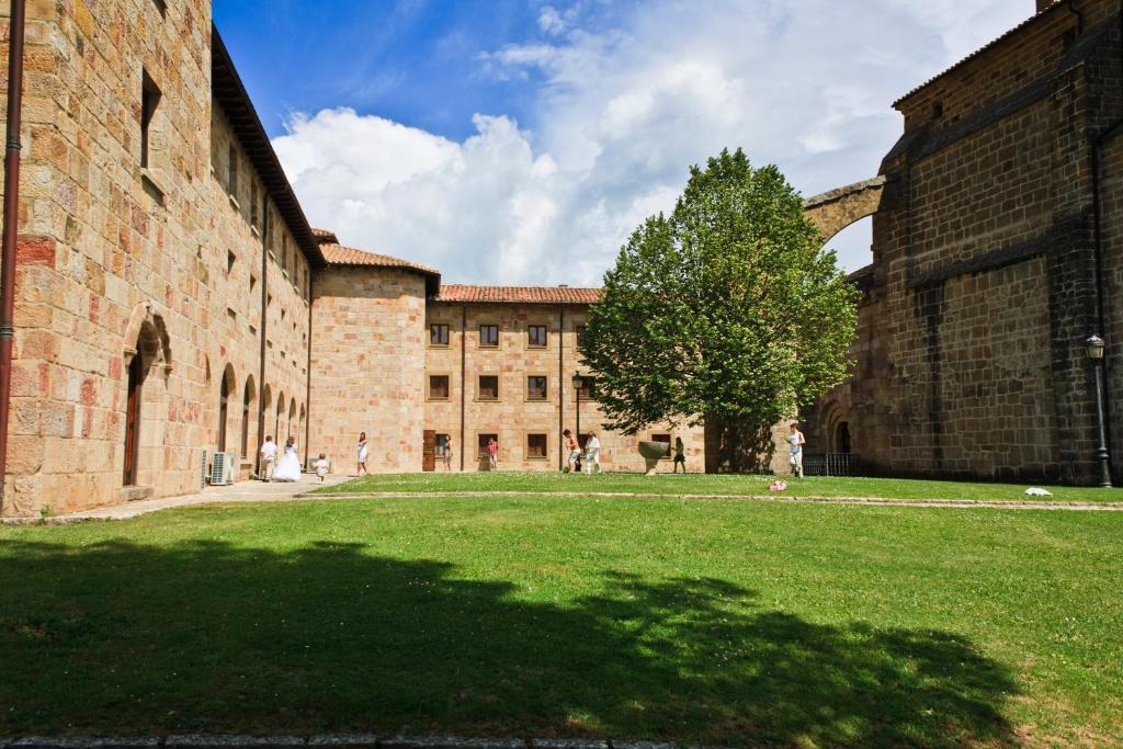Monasterio De Leyre 2*