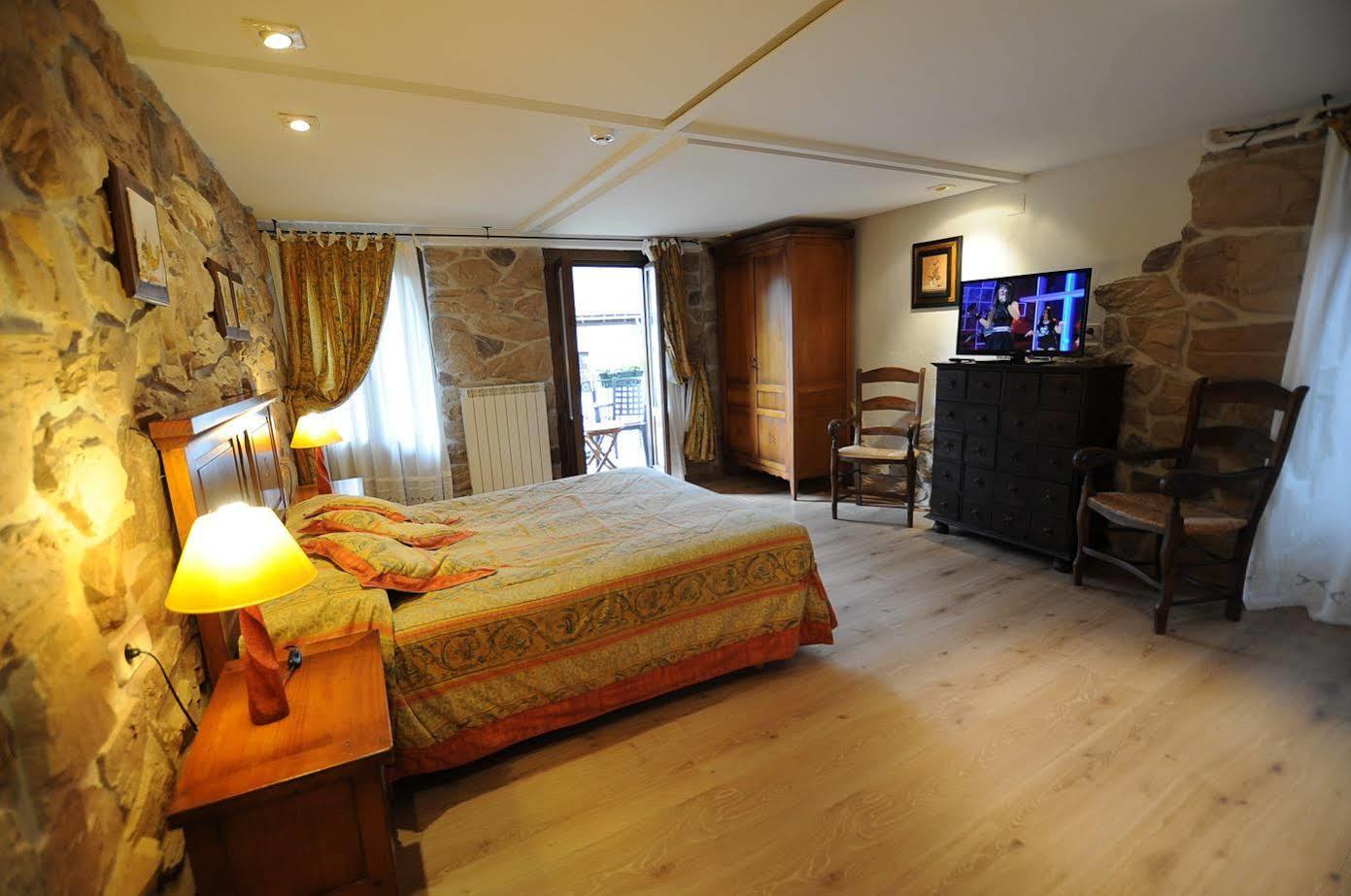Guest house Lola Isaba