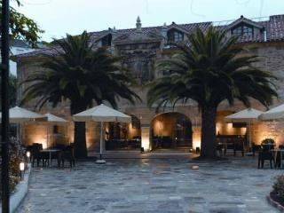 Guardeses Hotel Solares
