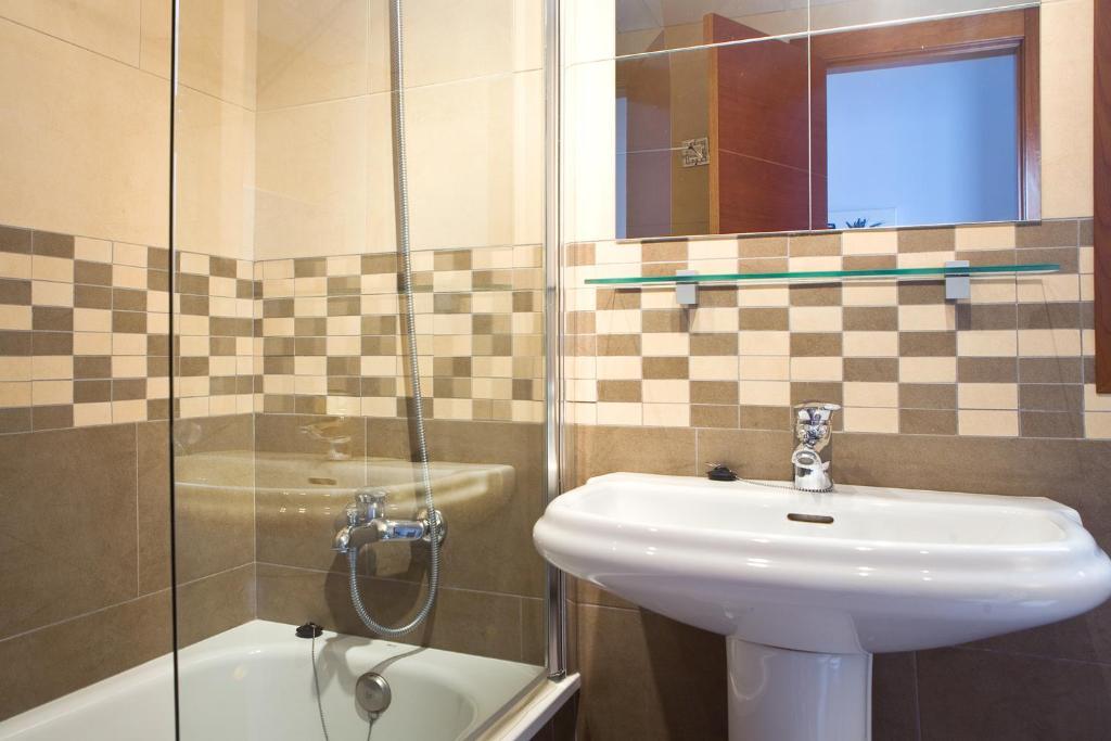 Real De Cartuja Apartments&suites Apartamento