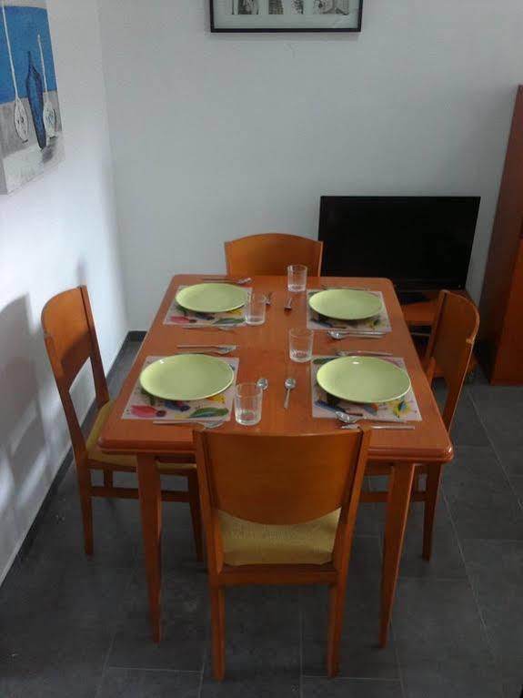 Livingirona Apartment *
