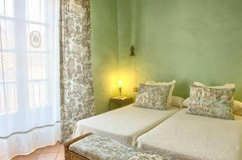 Guest house Hostalet Dels Indians 2*