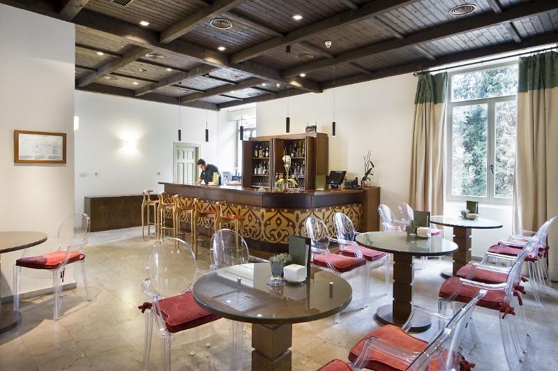 Hotel De 4*