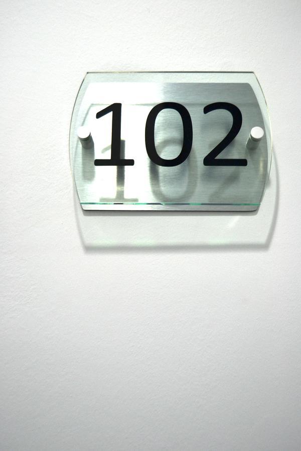10 Hotel *