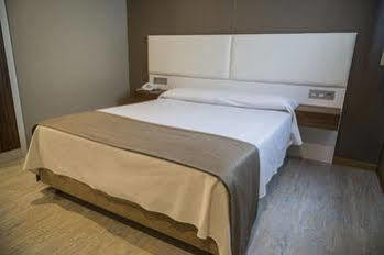 La De Roces Hotel *