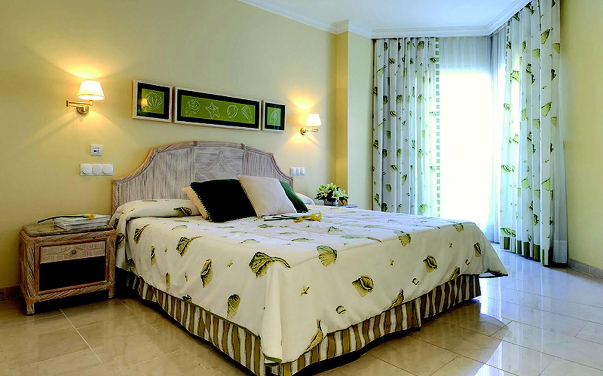 Hotel Oliva Nova Beach And Golf 4*