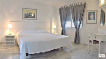 Y Casas Serinamar Marbella 3*