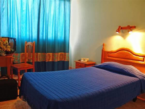Cardona Hotel 2*