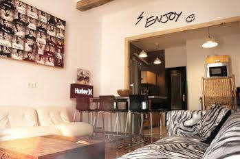 Surfing Etxea - Surf Hostal San Sebastián