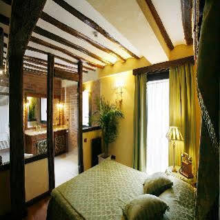 Boutique Real Casona De Amas 3* Azofra