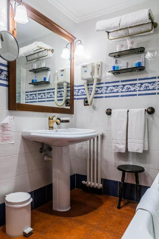Hotel Crisol Conde Rodrigo 3*