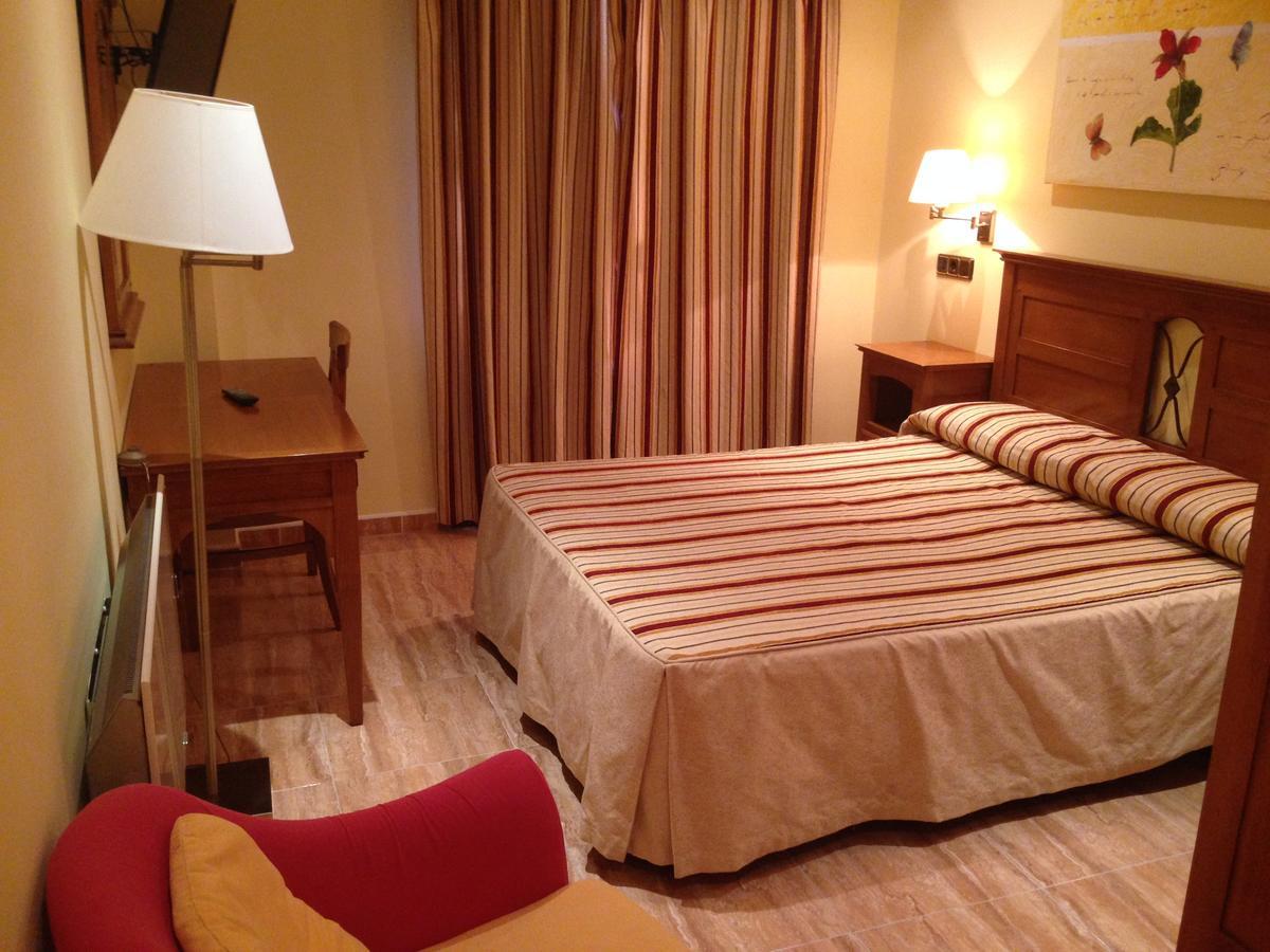 Los Desmontes Hotel *