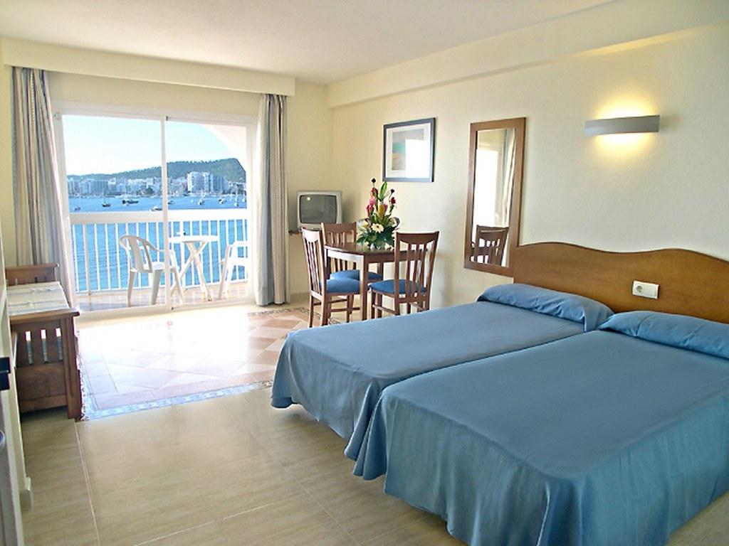 El Pinar Apartahotel Cala Llonga (Ibiza)