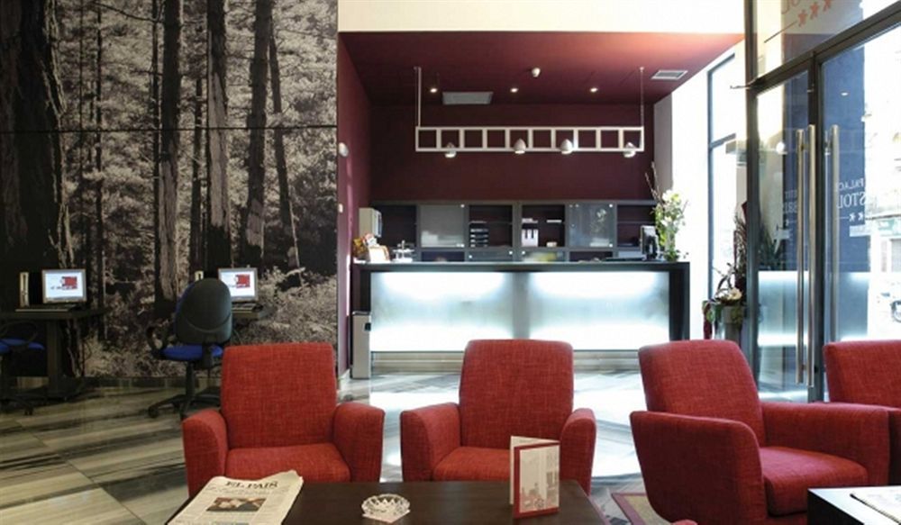 Hotel Petit Palace Plaza De La Reina 3*