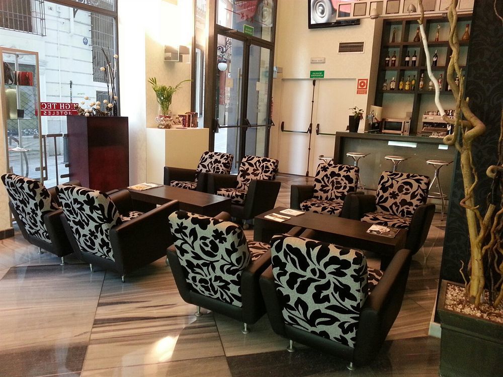 Hotel Petit Palace Plaza De La Reina 3*