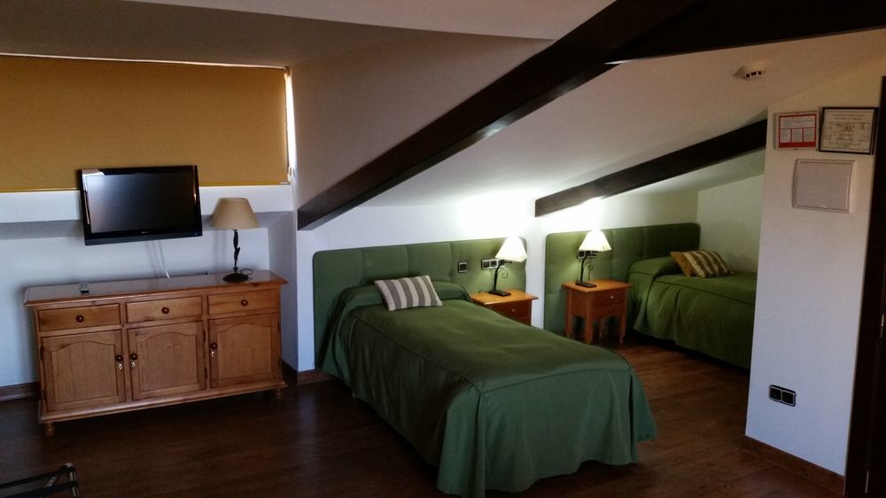 Hotel Cerezos 3*