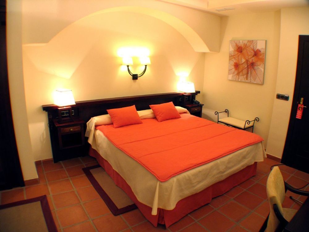 Hotel Cerezos 3*