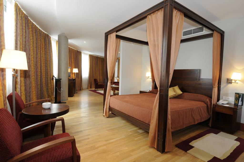Hotel De 4*