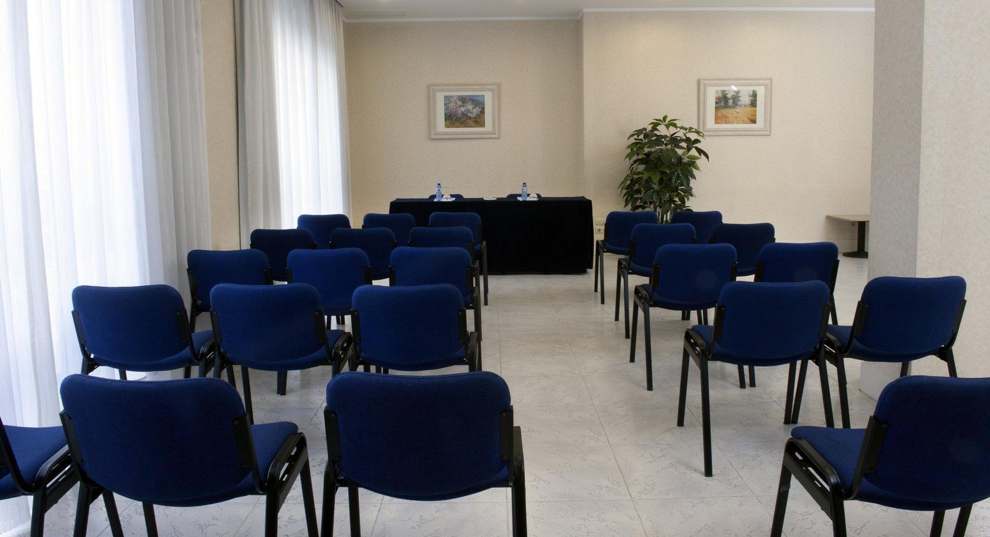 Hotel Vincci Mae 4*
