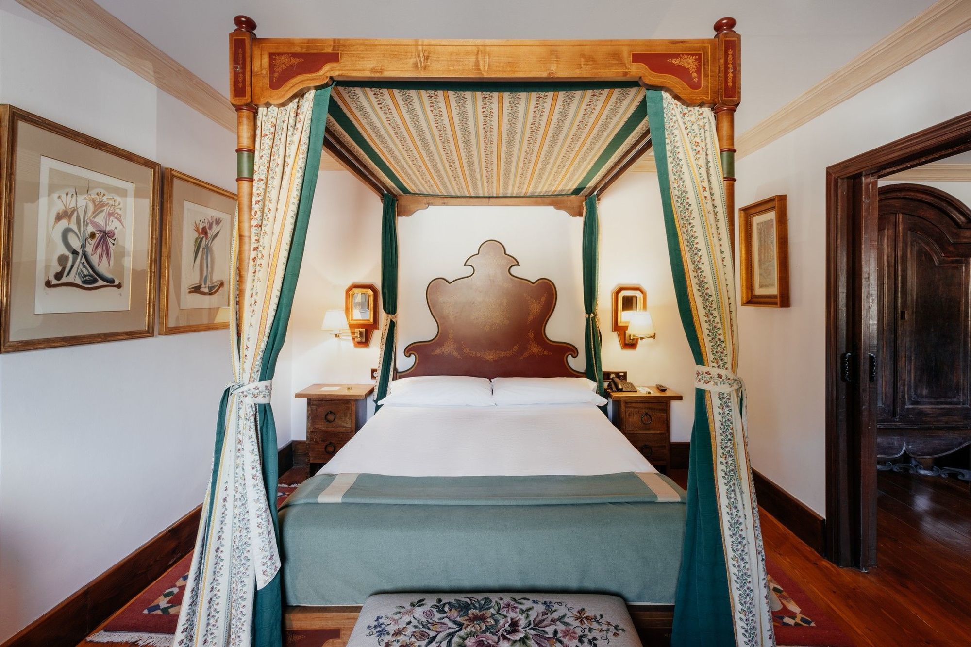 Hotel De Gredos 4*