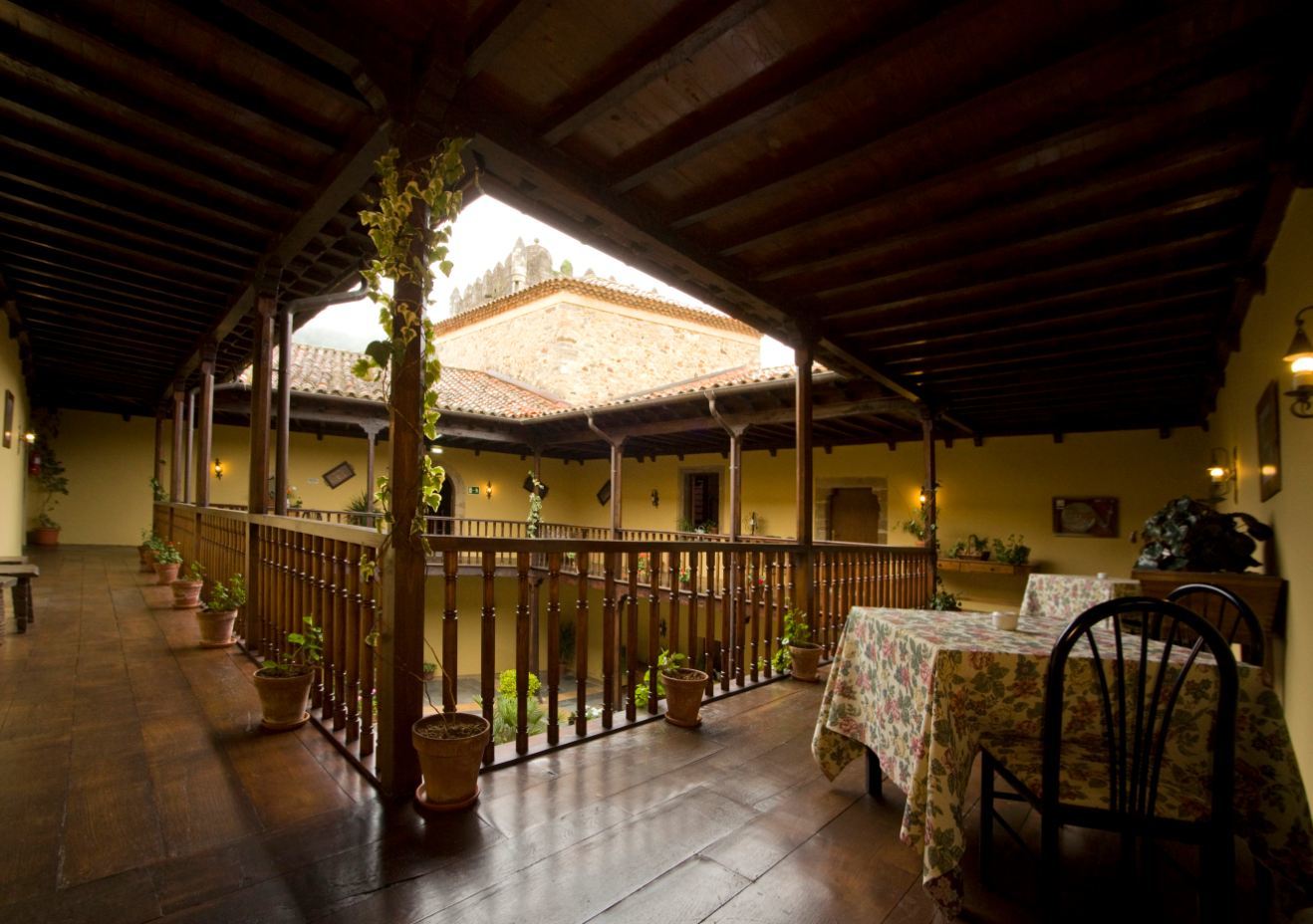 Hotel Castillo De Valdés Salas 2*