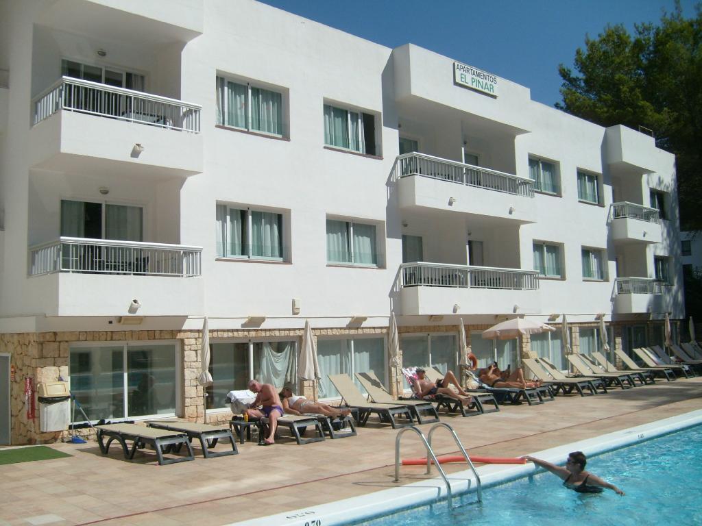 Apartahotel El Pinar 3*