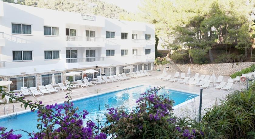 Apartahotel El Pinar 3*