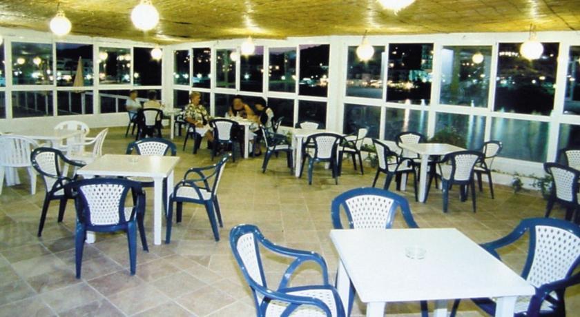 El Pinar 3* Cala Llonga (Ibiza)