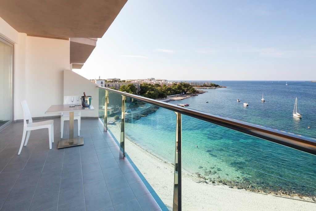Apartahotel Axel Ibiza - Adults Only 4*