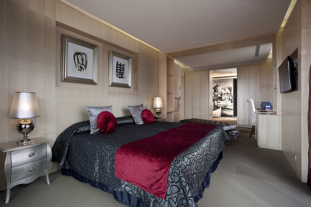 Hotel Mim & 4*
