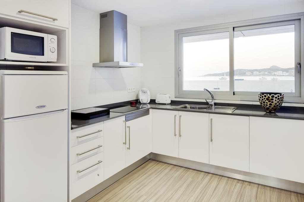 Apartahotel Axel Ibiza - Adults Only 4*
