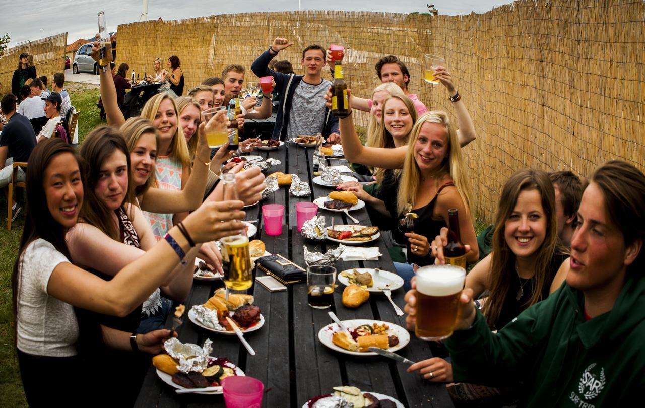 Latas Surf House Hostel *