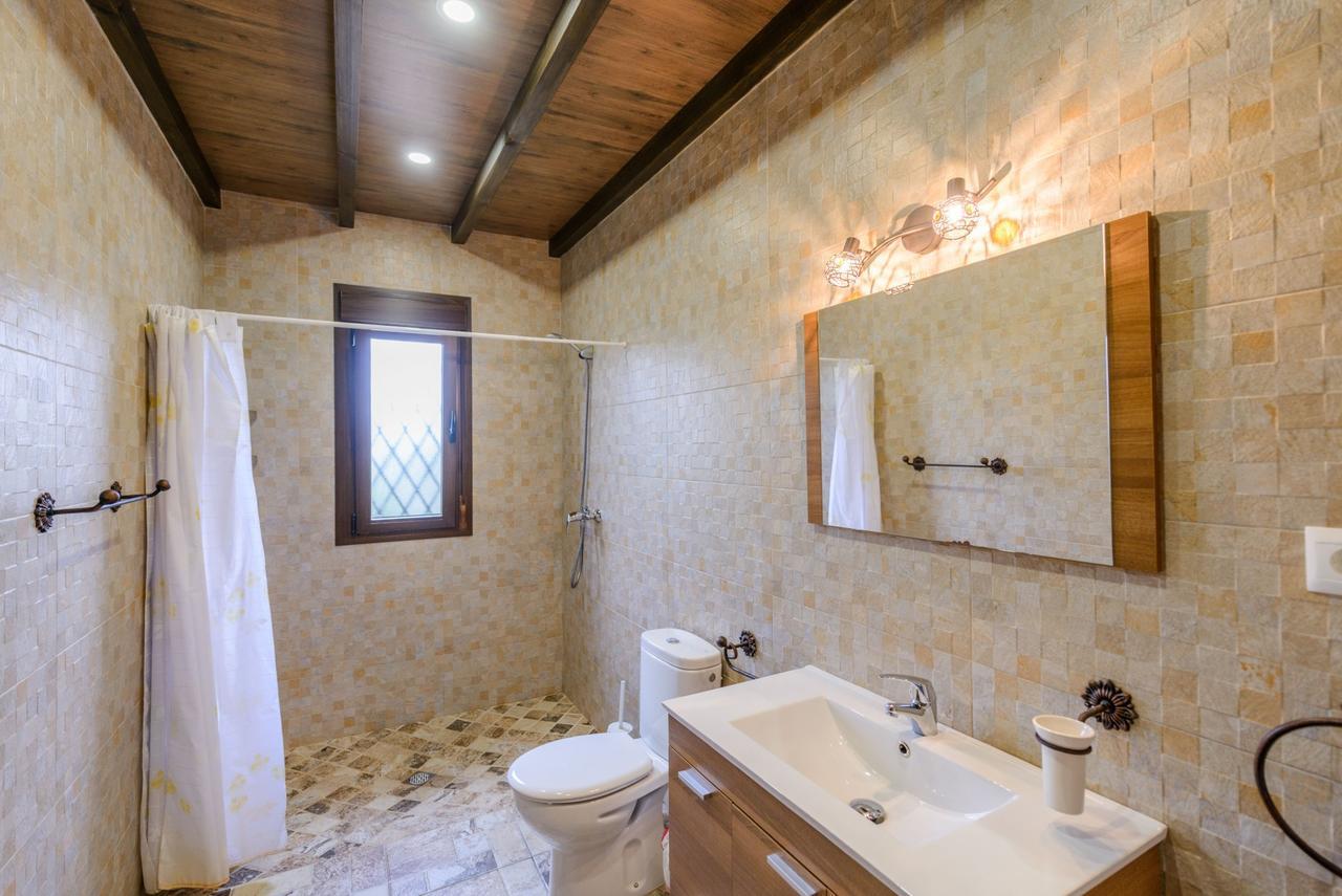 Cubo's Erythrina Villa