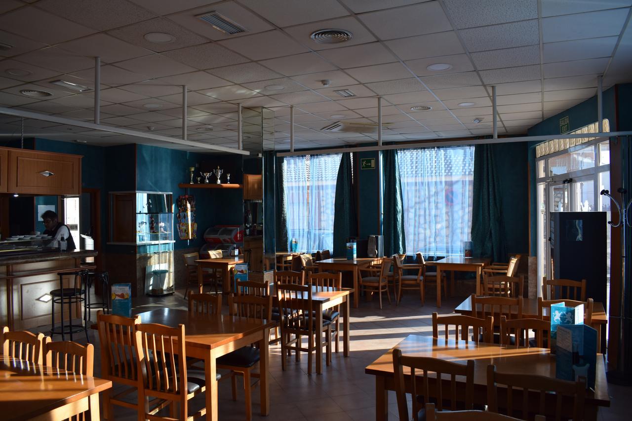 Hotel Leones, El Mas Cercano A Warner