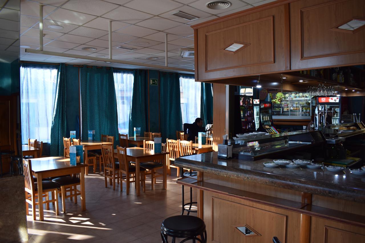 Hotel Leones, El Mas Cercano A Warner