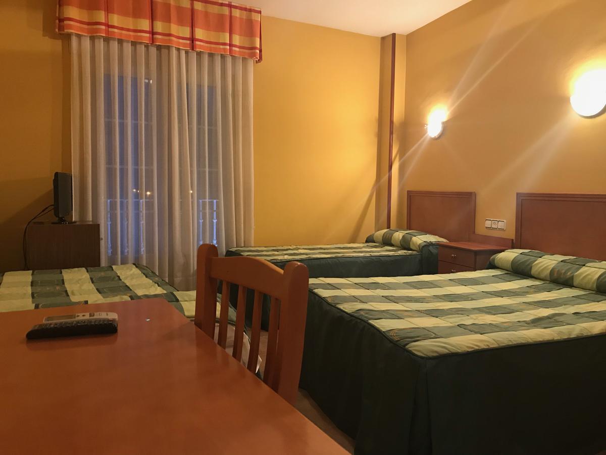 Leones, El Mas Cercano A Warner Hotel San Martin De La Vega