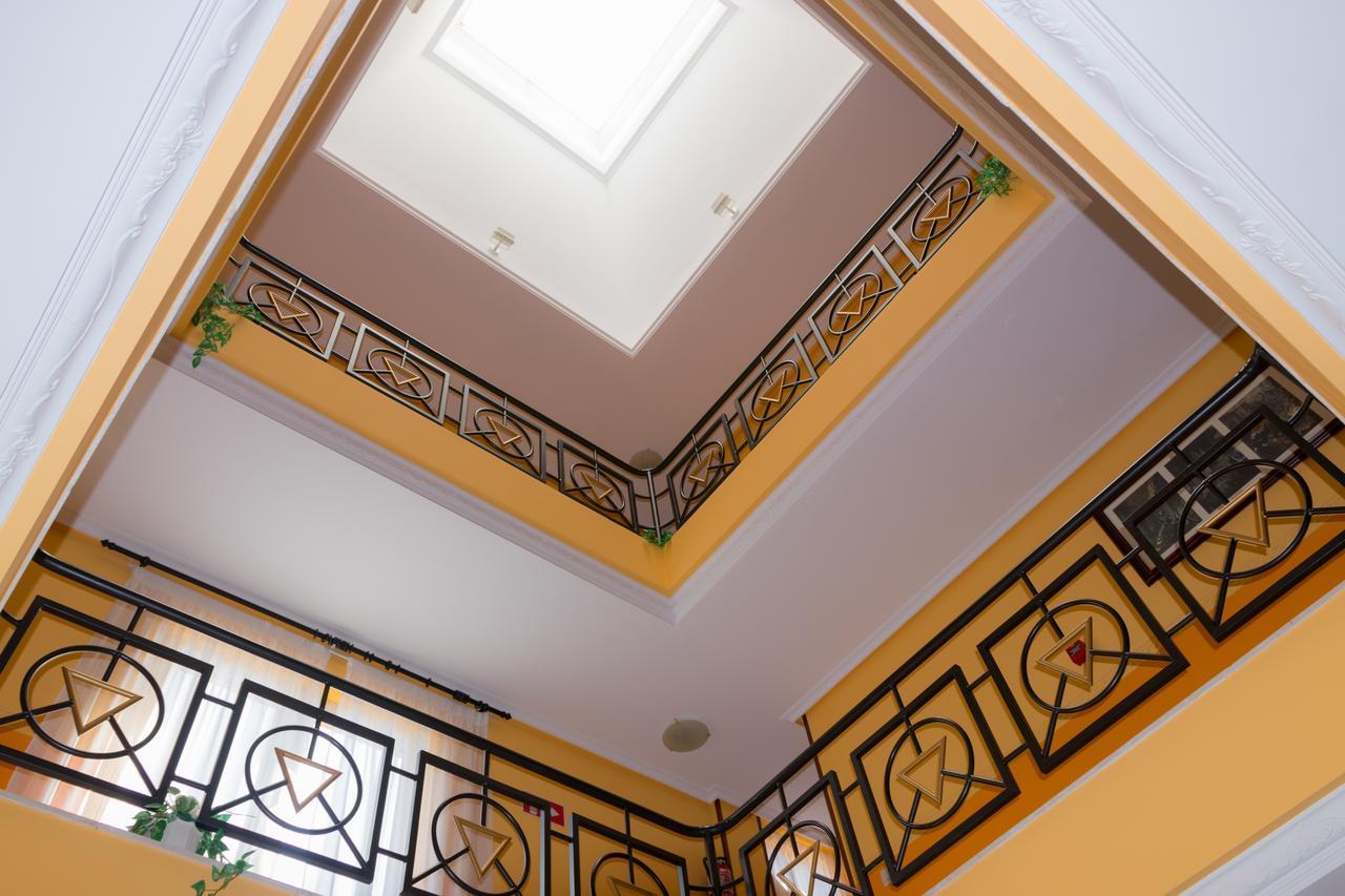 Avenida Iii Hotel 2*