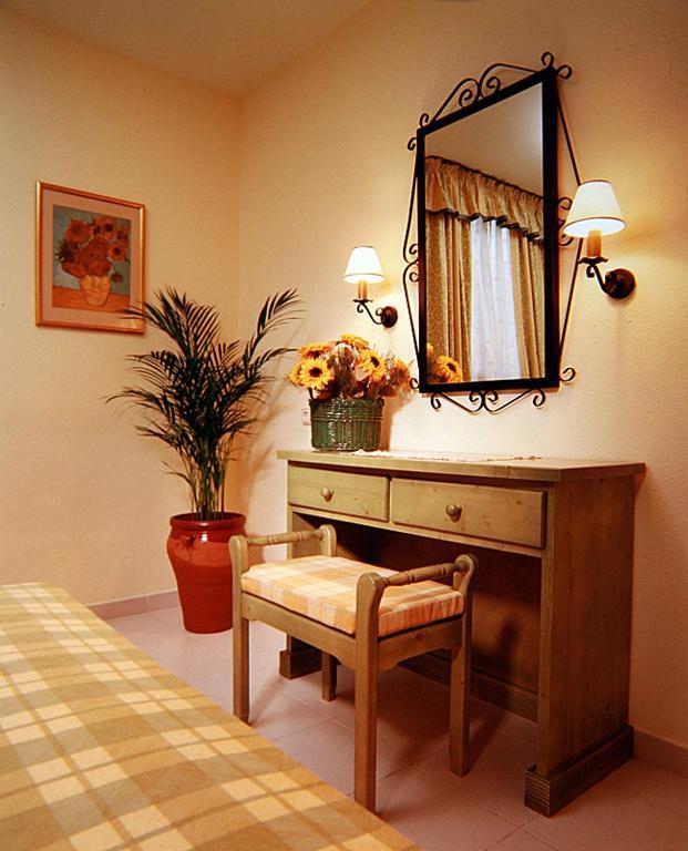 Paradise Court Aparthotel