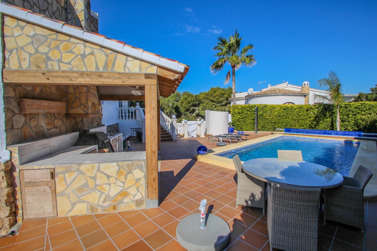 Susi - With Private Swimming Pool In Villa *
